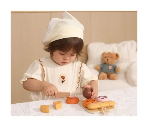 Cutting Bread Multicolor