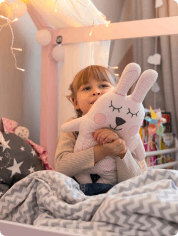 Kā izvēlēties bērnu gultiņu – drošas gultiņas jaundzimušajiem