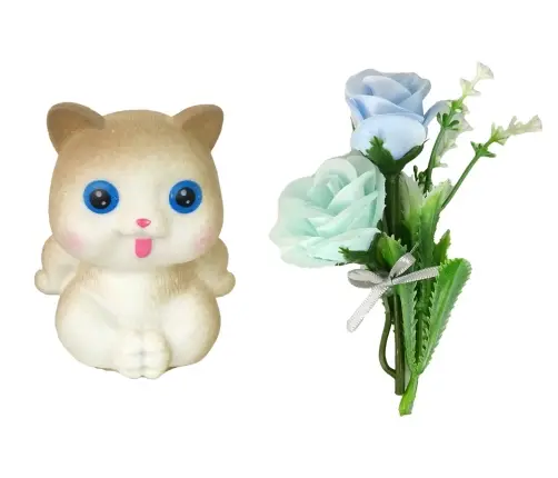 Lelle Emily ar ziediem un kaķi