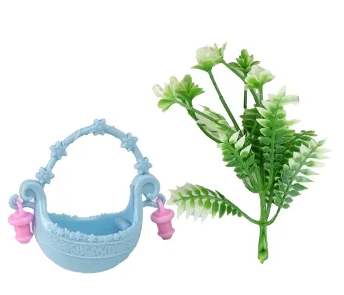 Кукла Эмили с цветами и ручной сумочкой Кукла Эмили с цветами и ручной сумочкой