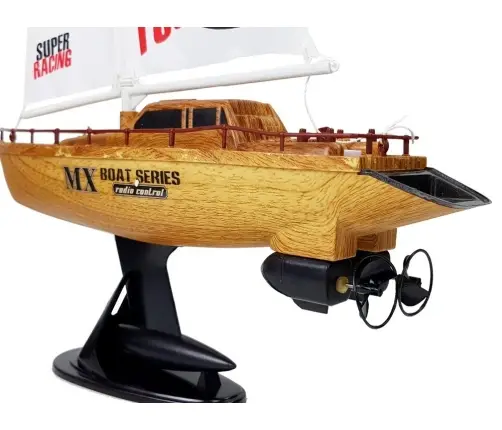 Radiovadāmā burājoša laiva ar pulti