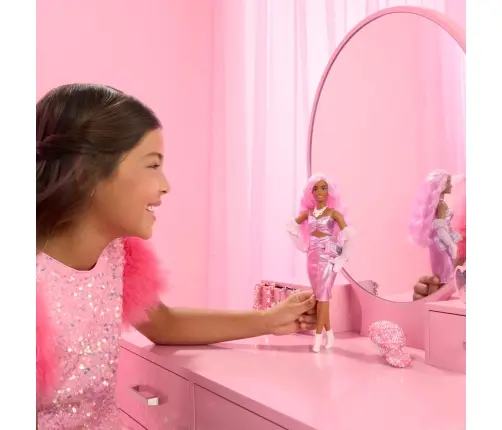 Barbie Barbiecore Deluxe Fashionistas - Curvy lelle HYV25