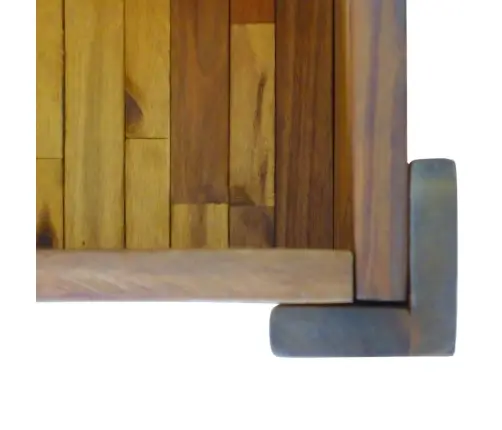 Tõstetud Taimelava, Toekast Akaatsiapuidust