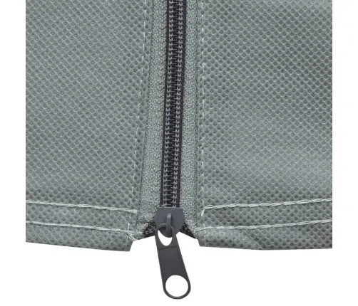 Haagissuvila Kate, Hall, S