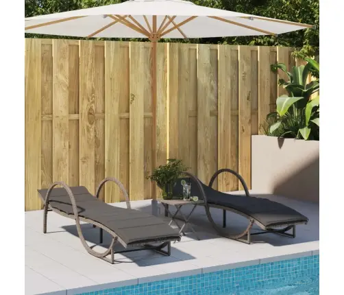 Sauļošanās Zviļņi, 2 Gab., Ar Galdu, Pelēka Pe Rotangpalma Vidaxl Sauļošanās Zviļņi, 2 Gab., Ar Galdu, Pelēka Pe Rotangpalma Vidaxl