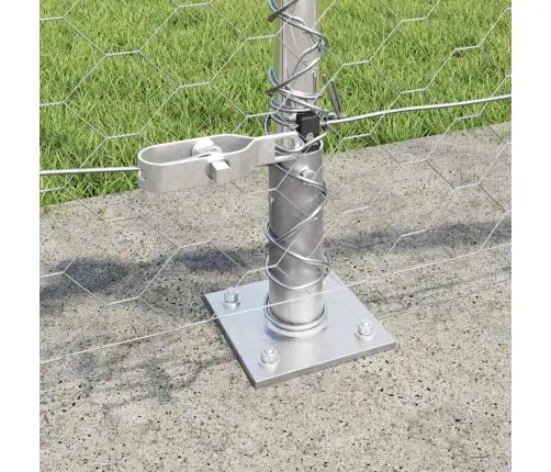 Aed Koos Postidega Hõbedane 0.6 X 50 M Pvc Kaetud Teras