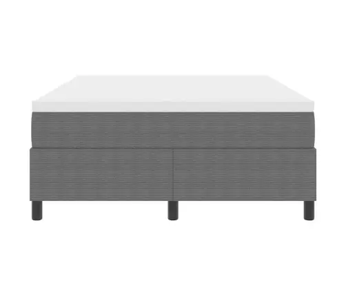 Kiemas Lova Šviesiai Pilka Ir Balta. 140 X 190 Cm