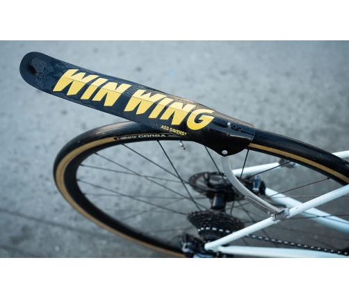 Aizmugurējais dubļusargs Ass Savers Win Wing Road Logo