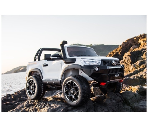Двухместный детский электромобиль Toyota Hilux Black Painted