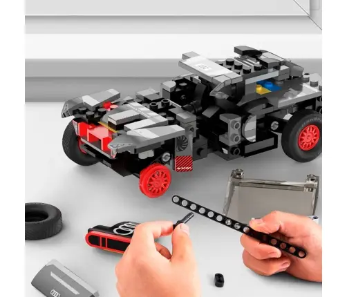 RC auto 1:30 Audi RS Q e-tron spilventiņi