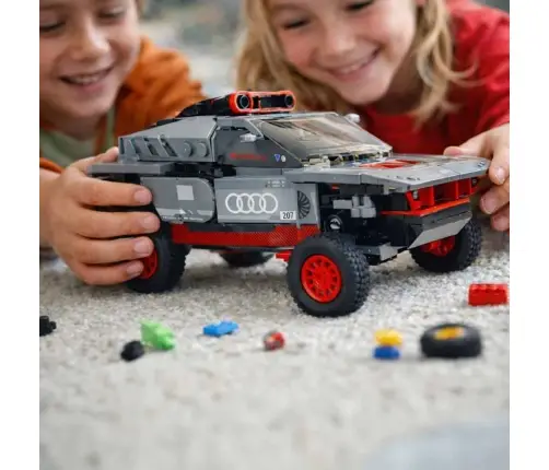 RC auto 1:30 Audi RS Q e-tron spilventiņi