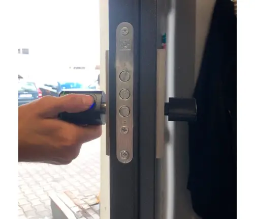 Durvju slēdzenes pirkstu nospiedumu cilindrs melns