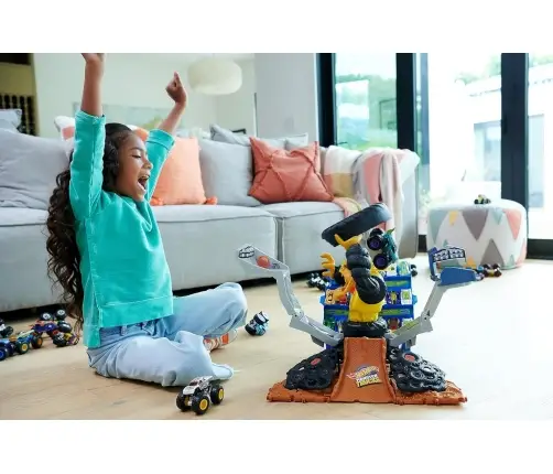 Hot Wheels Monster Trucks Wrex VS Crushzilla HPR47